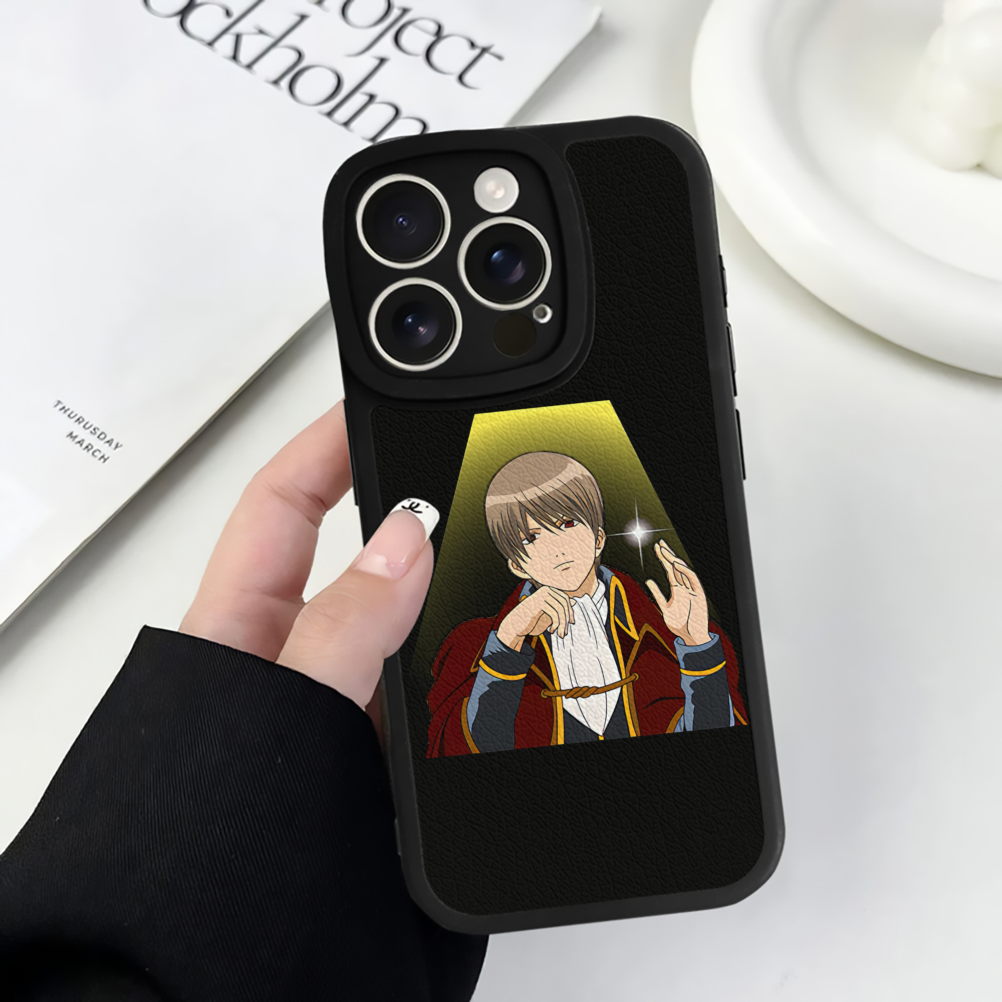 （画像用） ぎんたま 坂田銀時（さかたぎんとき） 神楽 志村新八（しむら しんぱち） GINTAMA Sakata Gintoki Kagura Shimura Shinpachi 【iPhone 16シリーズ対応】シリコンスマホケース（レザー調） 材質：シリコン